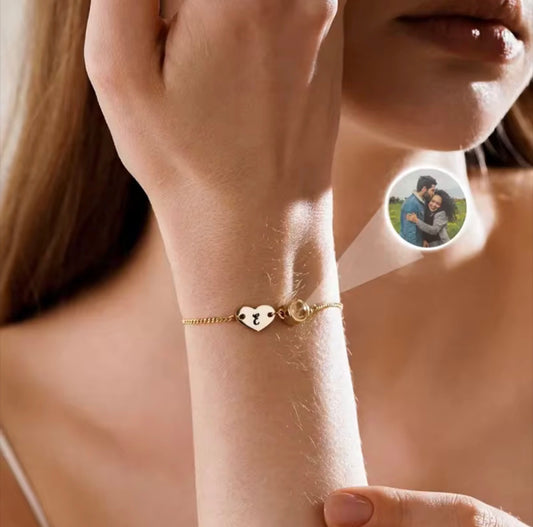 Pulsera Corazón con Inicial y Foto de Proyección