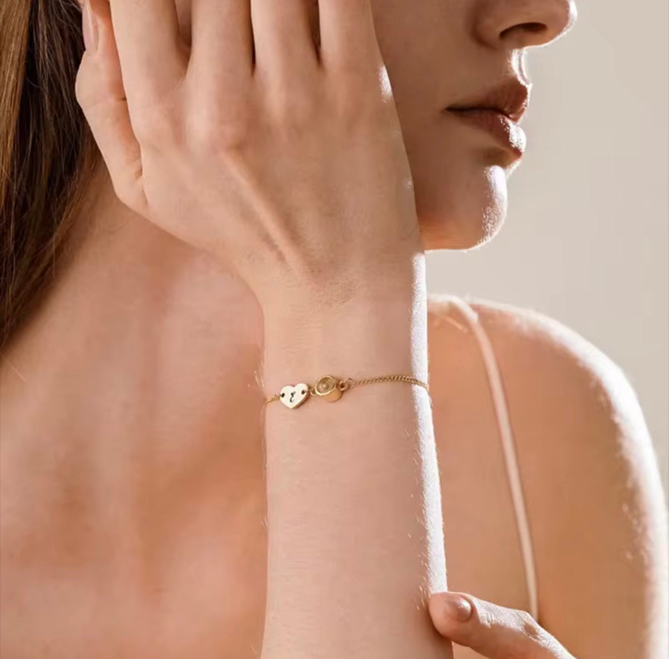Pulsera Corazón con Inicial y Foto de Proyección