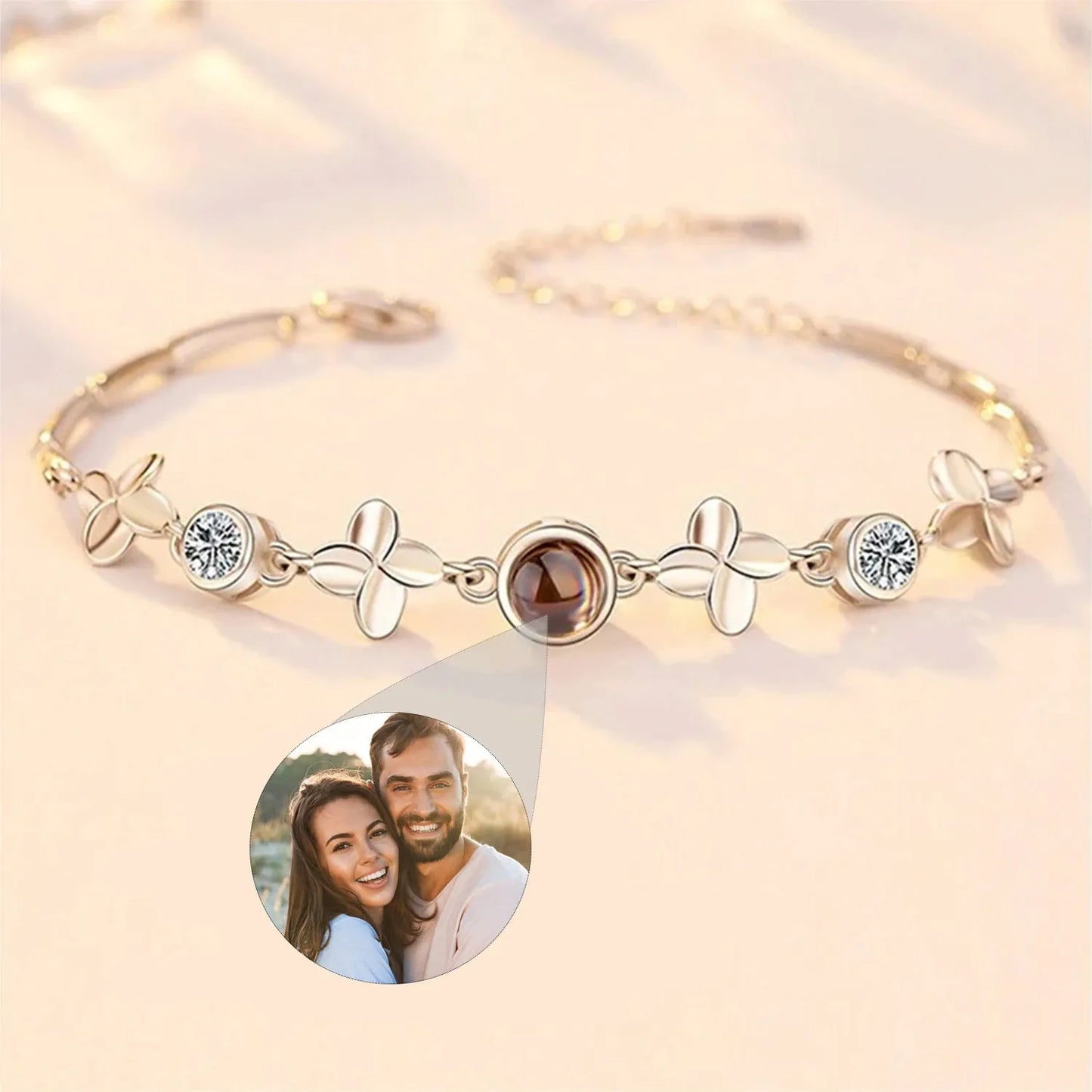 New bracelet with personalized photo projection 