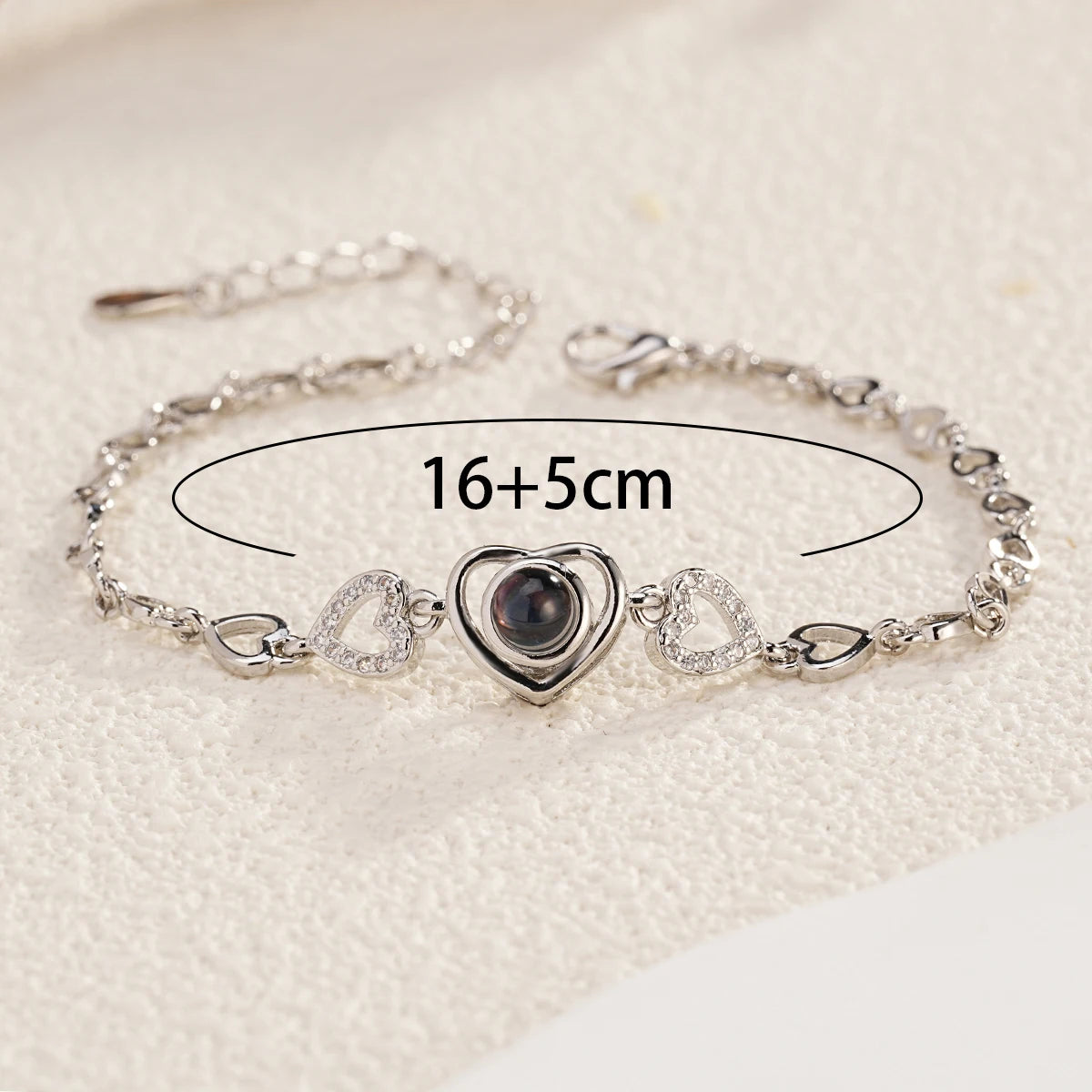 Heart bracelet with personalized projection photo 